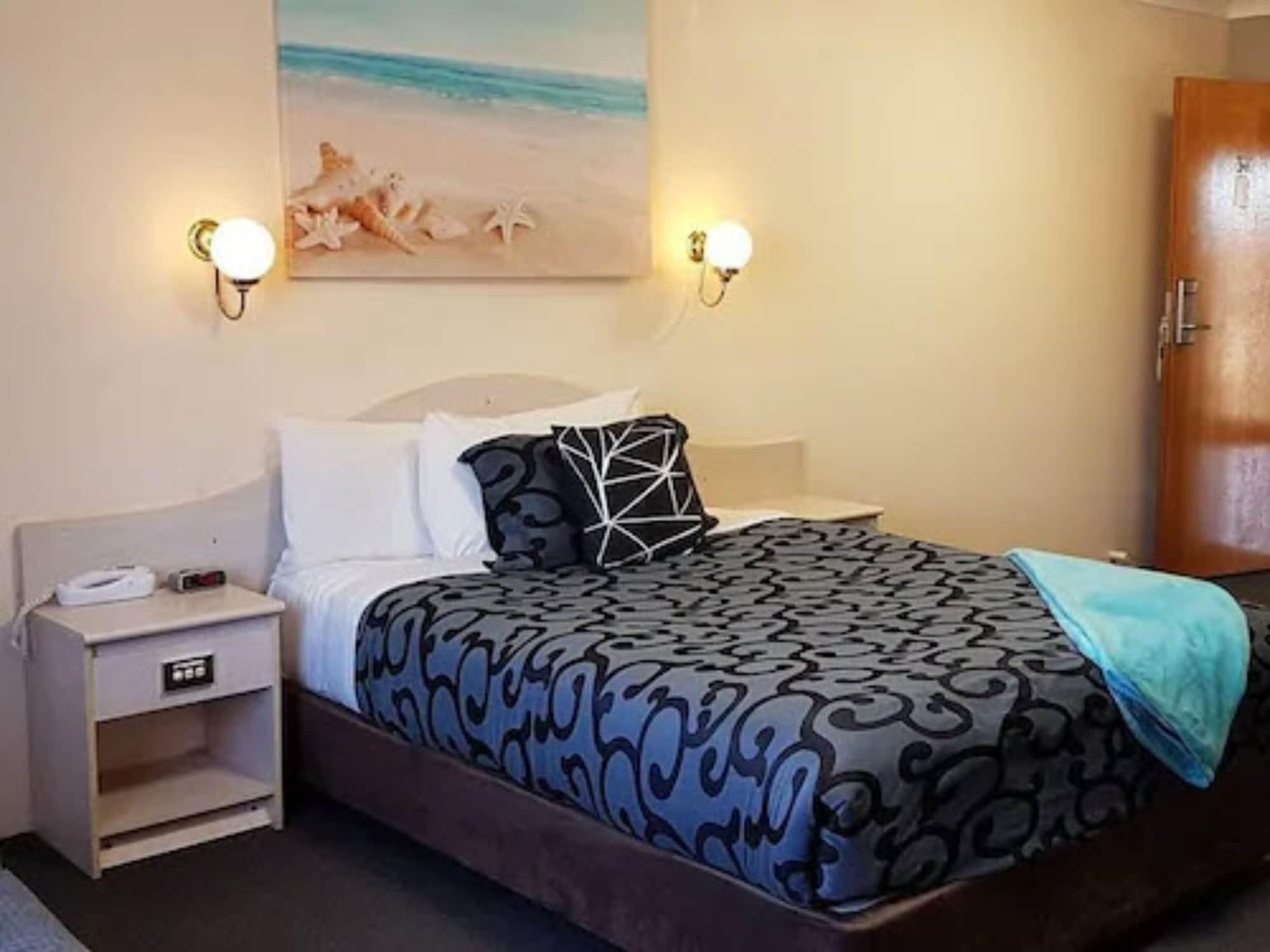 Golden Age Motor Inn Кеанбеан Екстериор снимка