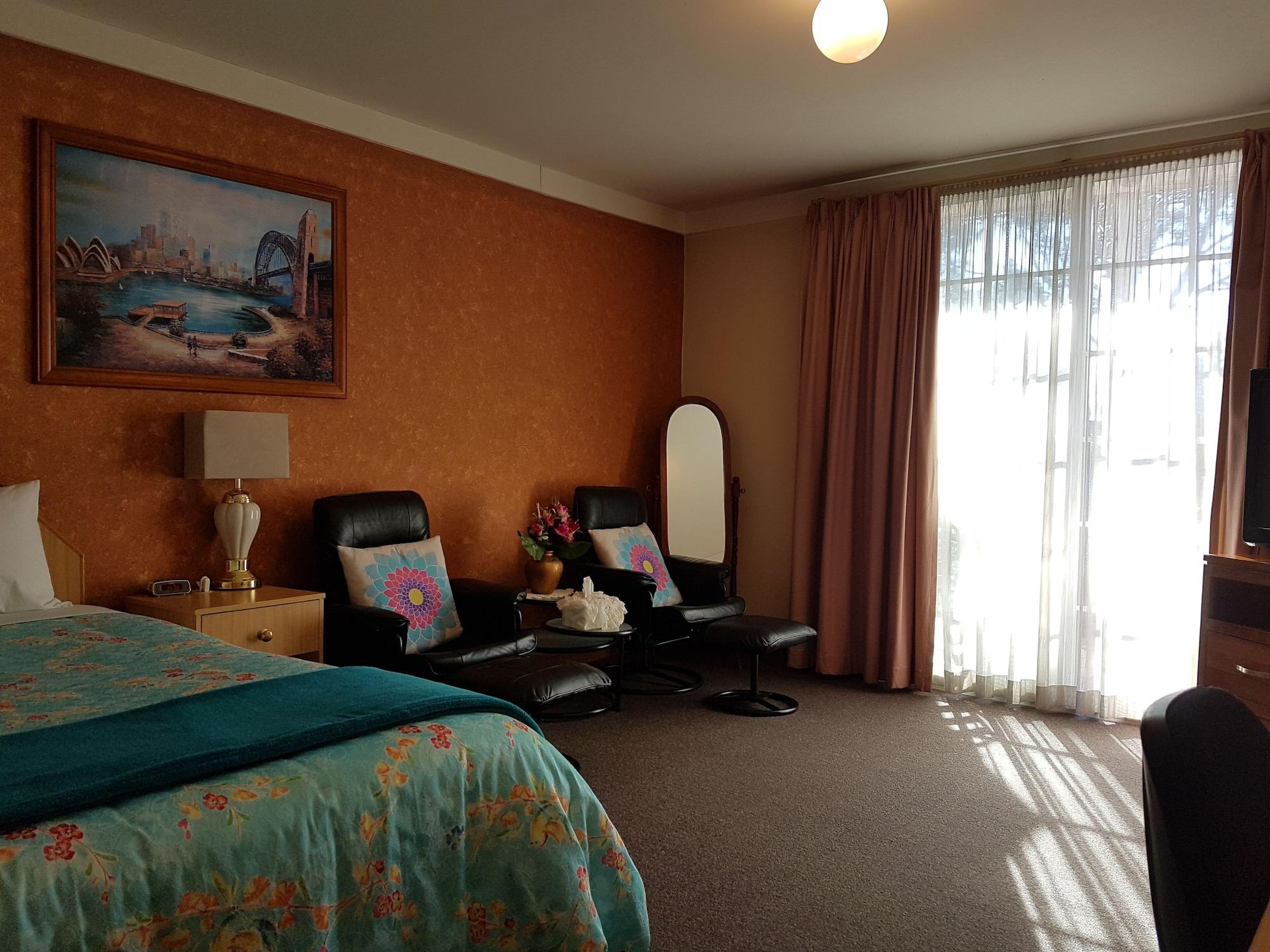 Golden Age Motor Inn Кеанбеан Екстериор снимка