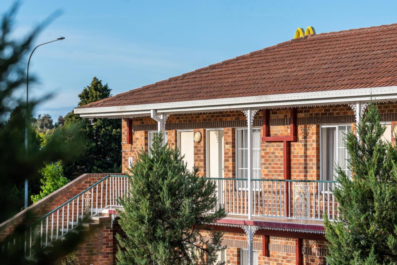 Golden Age Motor Inn Кеанбеан Екстериор снимка