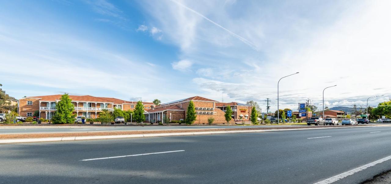 Golden Age Motor Inn Кеанбеан Екстериор снимка